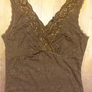 New York and company lace sleeveless top